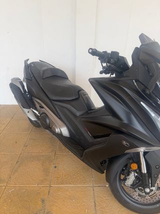 Kymco AK 550cc Maxi Scooter Negra