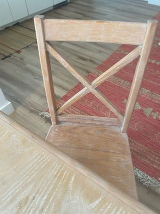 Mesa de madera con 3 sillas