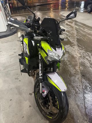 Kawasaki Z900 con extras