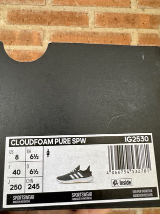 Zapatillas Adidas Negras y Blancas