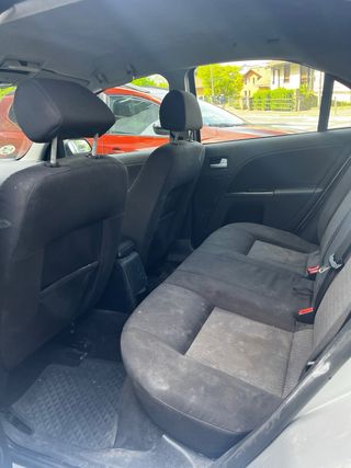 Ford Mondeo 1.8i 125cv pegatina B amarilla