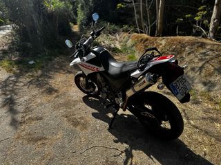 Yamaha XT660X Supermotard Blanca y Roja