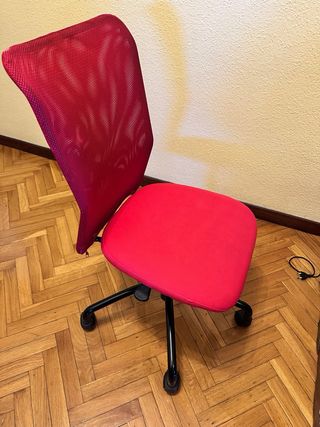 Silla de escritorio roja y negra