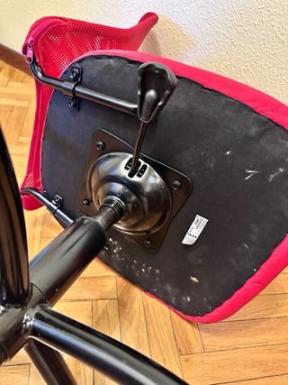 Silla de escritorio roja y negra
