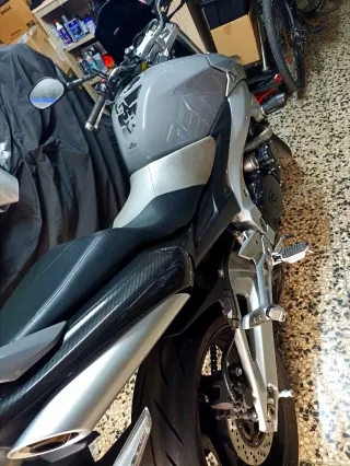 Suzuki GSR 600 Naked Plata/Negra