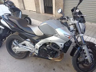 Suzuki GSR 600 Naked Plata/Negra