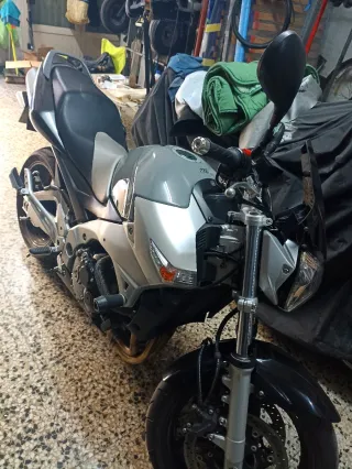 Suzuki GSR 600 Naked Plata/Negra