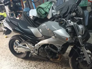 Suzuki GSR 600 Naked Plata/Negra