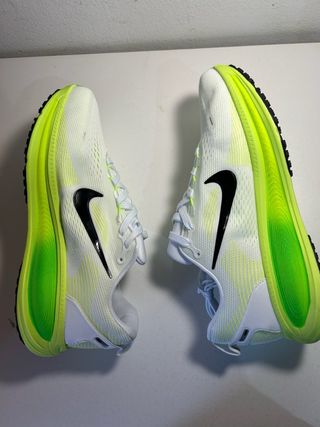 Nike Vomero 18 Verde y Blanco