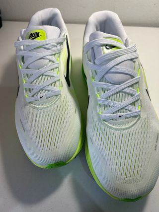 Nike Vomero 18 Verde y Blanco
