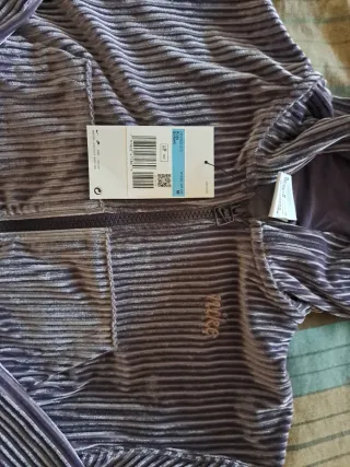 Sudadera Nike con cremallera y capucha