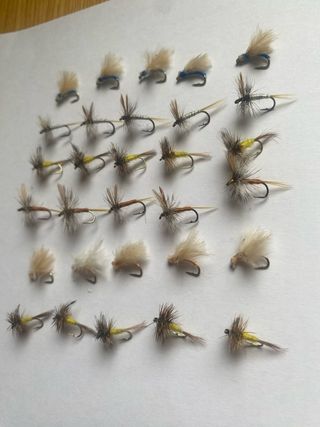 Lote 30 moscas de pesca artesanales