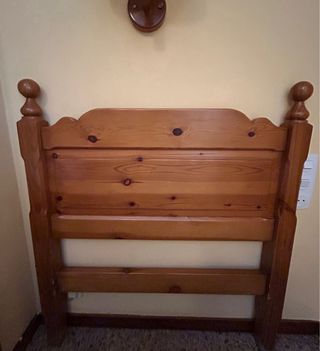 Muebles de madera de pino maciza.