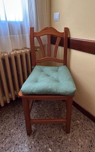 Muebles de madera de pino maciza.
