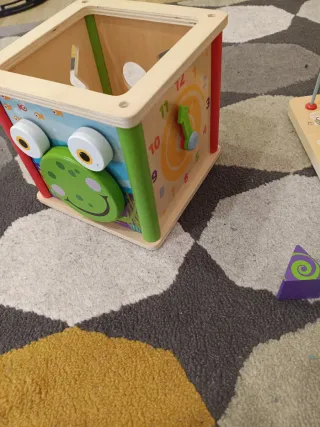 Cubo de actividades de madera Playtive Junior