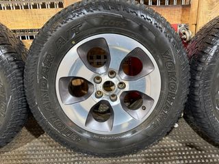 Juego Llantas 18’’ JEEP JK con Neumáticos Yokohama