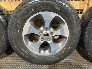 Juego Llantas 18’’ JEEP JK con Neumáticos Yokohama