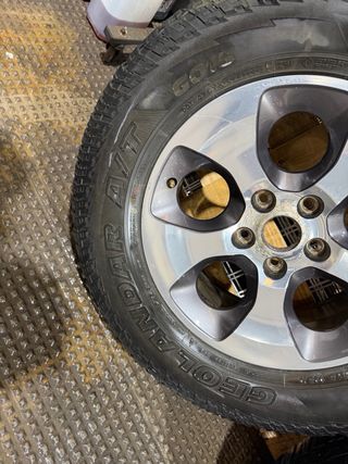 Juego Llantas 18’’ JEEP JK con Neumáticos Yokohama