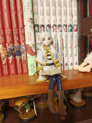 Figura Frieren Leyendo