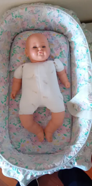 Lote Muñeca Corolle Bebé Rosa 42 cm y 6 conjuntos