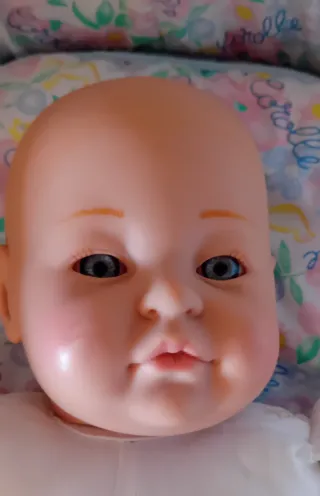 Lote Muñeca Corolle Bebé Rosa 42 cm y 6 conjuntos