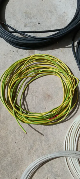 Lote cables eléctricos y pasacables