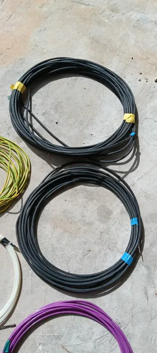 Lote cables eléctricos y pasacables