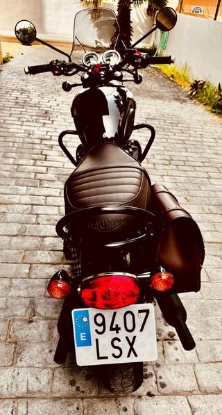 Triumph Bonneville T120 Black