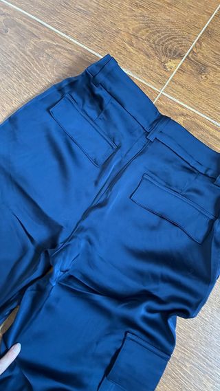 Pantalón cargo de satén H&M