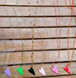 Collana lunga con ciondolo a cuore