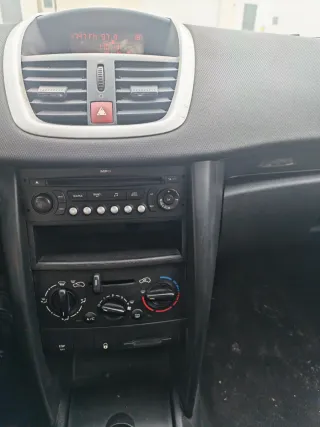 Peugeot 207 2012