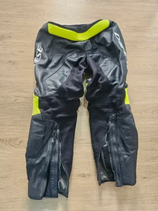 Mono Dainese 2 piezas cuero
