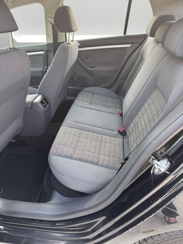 Volkswagen Golf Advance (2007)