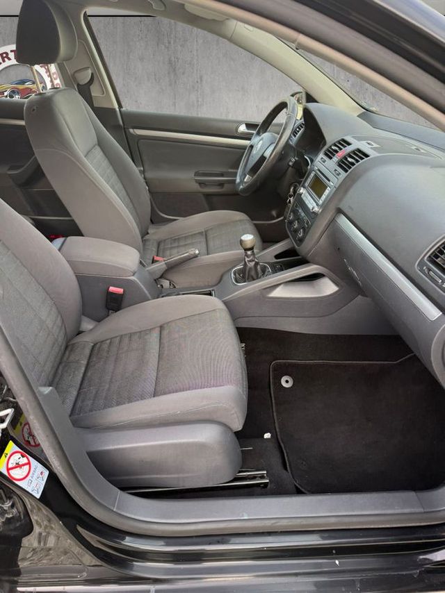 Volkswagen Golf Advance (2007)