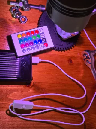 Lámpara LED Diseño Mecánico Multicolor