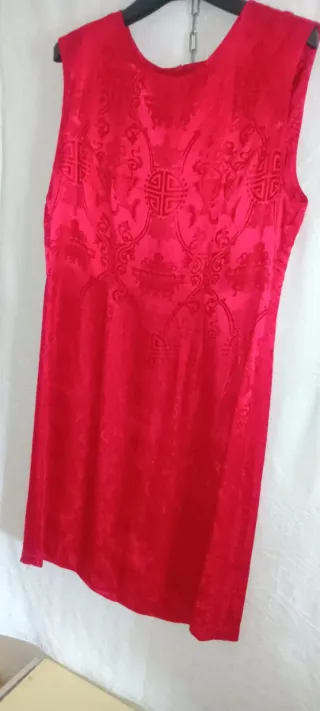 Vestido rojo corto con estampado