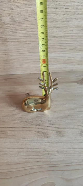 Figura ciervo latón sentado
