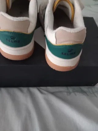 Zapatillas Kelme Blancas y Verdes