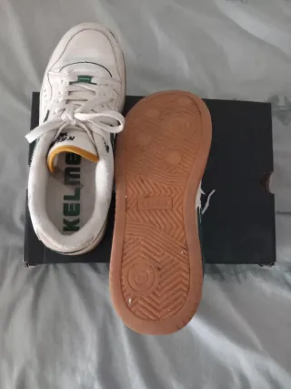 Zapatillas Kelme Blancas y Verdes