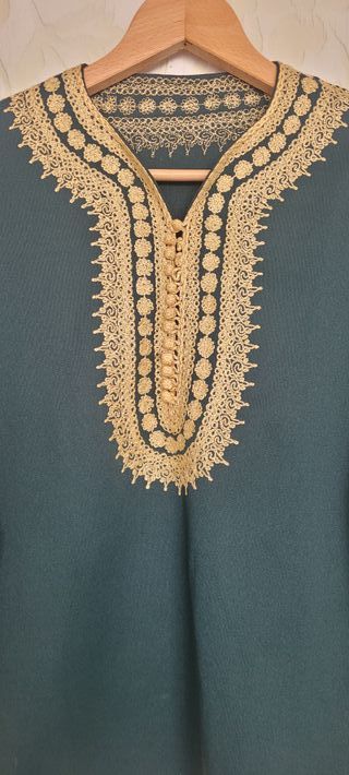 Blusa mujer bordada verde y dorado