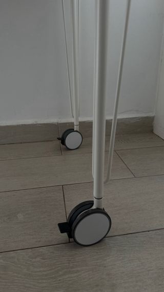 Scrivania bianca con ruote 100x60