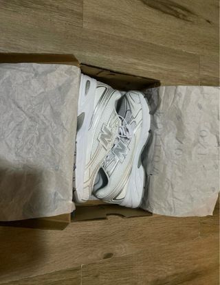 Zapatillas New Balance 740 Plata y Blancas