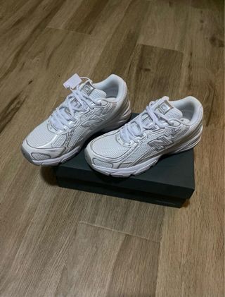 Zapatillas New Balance 740 Plata y Blancas