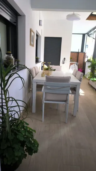 Conjunto de mesa y sillones para exterior
