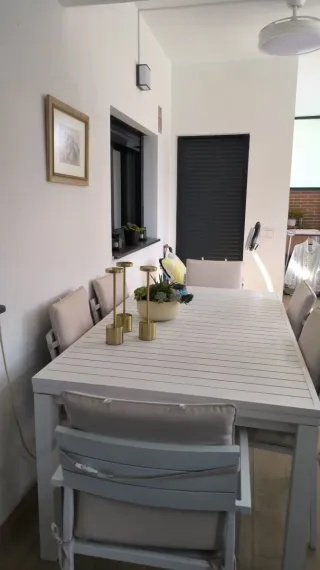Conjunto de mesa y sillones para exterior