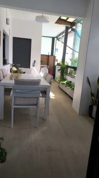 Conjunto de mesa y sillones para exterior