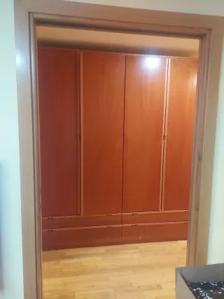 Armario ropero de madera
