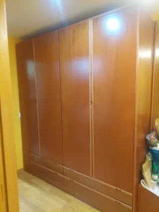 Armario ropero de madera