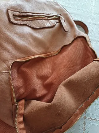 Mochila de cuero marrón