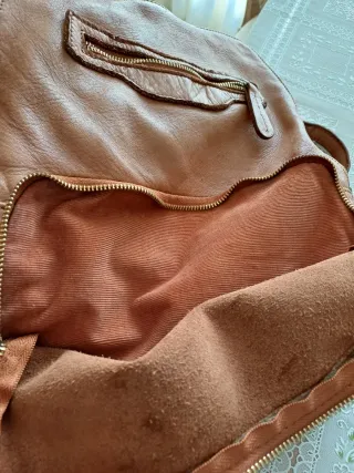 Mochila de cuero marrón